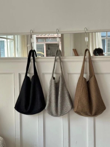 Korean Lazy Style Tote Bag Womens Large Capacity Autumn Winter Plush Bucket Shoulder Commuter Bag Casual Simple Style