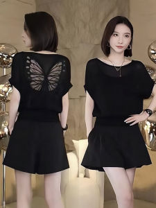 เสื้อยืดแขนสั้นผ้าไหมน้ำแข็งถักลายผีเสื้อหลังดีไซน์ฤดูร้อนบางใหม่สำหรับผู้หญิง เสื้อผ้าทำงานสไตล์เกาหลี ทรงปกติ คอกลม