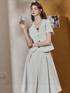 KUHNMARVIN | Áo Khoác Ngắn Dáng Thon Cổ V Pha Cotton và Linen