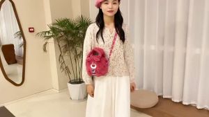 Túi Xách Hình Gấu Bông Kuromi Dâu Tây Dễ Thương Cho Nữ- Túi đeo chéo Bé gái