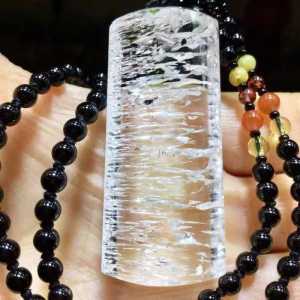 The natural watermelon-shaped pendant "Wuxi Road" is like a meteor shower streaking across the sky a natural crystallization over millions of years with an exquisite artistic conception and an irresistible unparalleled beauty.