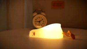 Đèn Ngủ Silicon Hình Chú Vịt Dễ Thương Dùng Trang Trí Phòng Ngủ