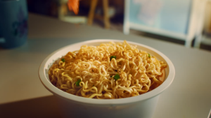 (แพ็ก 12) Muek Groob หมึกกรุบ เส้นบุกปรุงรสชาติใหม่ (เลือกรสชาติได้ : รสน้ำจิ้มงา / ปูผัดผงกระหรี่ / ก๋วยเตี๋ยวเรือ)