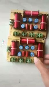 [Giá 1 mạch] Phân tần 4 loa 2 Bass + 1 Mid + 1 Treble dùng cho loa cây hoặc loa kéo công suất 200w RCEDA 402 nhập khẩu cao cấp