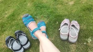 GRITION รองเท้าแตะผู้หญิงสีดำรองเท้าแตะกีฬากลางแจ้งที่ระบายอากาศได้ดีและสะดวกสบายรองเท้าแตะเดินป่าของผู้หญิง