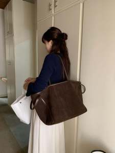 กระเป๋าถือหนังนิ่มสไตล์เกาหลีสำหรับผู้หญิง กระเป๋าสะพายไหล่ขนาดใหญ่ กระเป๋าสะพายข้าง กระเป๋าถือแบบเปิดโล่ง กระเป๋าถือแบบหนัง PU