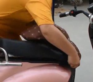 Waterproof Leather Motorcycle Seat Cover Thickened Anti-skid Seat Comfortable Electric Scooter Seat Cover Protector Cover for YAMAHA Honda