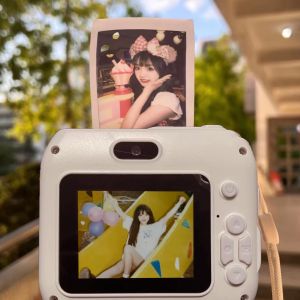 Creative Birthday Gift for Girls Vintage Style Portable Mini Camera Ideal for Friends Boyfriends Girlfriends And Sisters