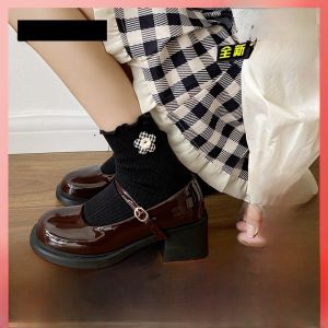 รองเท้า Mary Janes ส้นสูงแบบฝรั่งเศสสไตล์วินเทจสำหรับผู้หญิง รองเท้าส้นหนาทรงกลมสำหรับใส่กับกระโปรง รองเท้าหนังขนาดเล็ก รองเท้าแฟชั่นฤดูใบไม้ผลิ