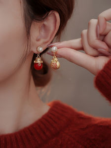 Red Lucky Cat Pearl Earrings Fashionable Elegant Pearl Stud Earrings New 2024 Trendy Autumn Winter High-End Sensation Small Niche