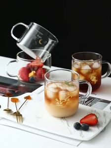 แก้วน้ำ 500ml แก้วสำหรับใส่เครื่องดื่ม กาแฟ นม น้ำผลไม้ ทนความร้อน พร้อมหูจับ แก้วคาเฟ่ แก้วมินิมอล แก้วสกีนลาย แก้วขนม