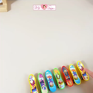 Set 10 đồ chơi ván trượt mini chạy cót bằng nhựa cute cho bé Thế Vinh Store