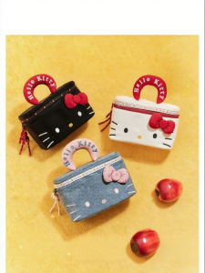 TOUTOU | High Capacity Aesthetic Cosmetic Bag