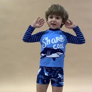 Đồ Bơi Bé Trai Dài Tay Habi Fashion HB2408 Tặng Kèm Mũ Bộ Bơi Bé Trai Họa Tiết Cá Mập Shark Cool Chất Liệu Co Giãn Cho Bé Từ 9-35kg