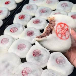 Sesame Filling Glutinous Rice Cake