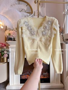 Áo Len Dệt Kim Ngọt Ngào Kiểu Pháp Cho Nữ Mùa Đông 2023 Áo Khoác Ngoài Sang Trọng Nhiều Lớp Đính Đá Áo Len Cổ Tròn Tay Dài