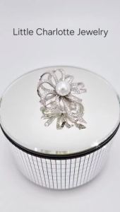 เข็มกลัดเพชร cz ประดับมุกสังเคราะห์ รูปโบว์ Pearl Bow Brooch