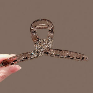 Retro Crystal Butterfly Hair Clip Acrylic Material Large Hair Grip High-end Womens Hair Claw Korean Style Hair Accessories