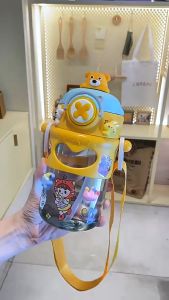 (Gratis Kotak Stiker 2D & 3D) Botol Minum Anak Lucu Premium 680ML Dengan Sedotan & Tali 1922