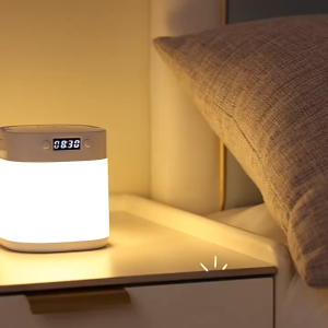 UORRIS โคมไฟข้างเตียง แสดงเวลา สำหรับอ่านหนังสือแสงสว่างเพียงพอ ไม่ทำให้ตาล้า แบตเตอรี่ใช้งานได้นาน8ชั่วโมง จอแสดงผลนาฬิกา LED แสงปรับได้ 3 โทน โคม/ไฟตั้งแคมป์ /โคมไฟนาฬิกา