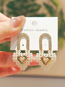 ต่างหูรูปหัวใจประดับมุกตกแต่งด้วยลูกปัดหรูหราสำหรับผู้หญิง เครื่องประดับแฟชั่นสไตล์เกาหลี วัสดุอื่นๆ ที่ทำจากโลหะผสม