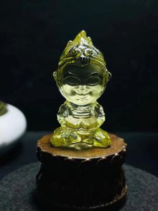 天然黄水晶白水晶孙悟空摆件，晶体通透精雕十分逼真收藏送礼最佳，赠送底座   Natural yellow crystal white crystal Sun Wukong ornaments crystal transparent fine carving is very realistic collection of gifts gift base