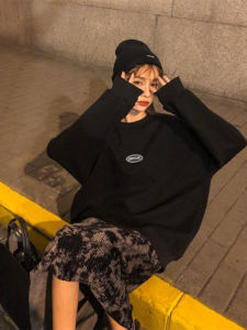 ชุดสองชิ้น ชุดสเวตเตอร์มีฮู้ดและกระโปรงสั้นพิมพ์ลายเชือด สำหรับผู้หญิง ฤดูใบไม้ร่วง 2025 จีน แฟชั่น ลำลอง ปกติ