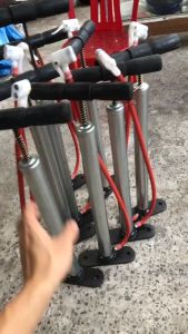 Bơm xe đạp xe máy các loai xe cần bơm hàng viêt Nam hàng siêu sịn và siêu bền tặng kèm lá gió