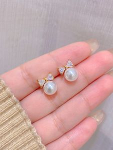 ต่างหูไข่มุกผูกโบว์ผีเสื้อแบบหรูหราสำหรับผู้หญิง ต่างหูแฟชั่นสไตล์เกาหลี ต่างหูแบบใหม่ปี 2025 ที่สวมใส่สบาย