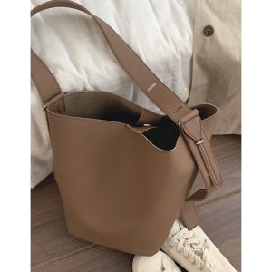 Retro Large Capacity Bucket Bag Womens Underarm Crossbody Bag Stylish Autumn Winter Fashion Versatile Casual PU Leather