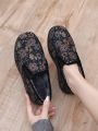 Old Beijing Cotton Shoes Women's Winter Warm Boot Thickened Anti-slip Soft Bottom Casual Shoes for Middle-aged And Elderly. 
