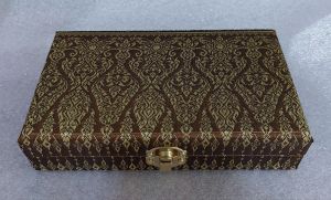 กล่องใส่พระกล่องใส่ทองกล่องใส่แหวนกล่องใส่กำไล4*7นิ้ว(เรียบ)เราผลิต กล่องพระ  ดีไซน์ทันสมัย สร้างสรรค์ด้วยฝีมือประณีต เพื่อเสริมความสง่างามให้กับสินค้าของคุณ