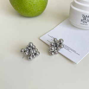 Exaggerated Grape Cluster Earrings Metal round Ball Unique Luxury Feelings Womens Fashion Jewelry Ear Decorations