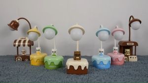 โคมไฟตั้งโต๊ะ โคมไฟอ่านหนังสือ โคมไฟ LED เปิดไฟได้3สเต็ป โคมไฟตกแต่ง ถนอมสายตา แบบชาร์จแบต มีแบตเตอรี่ไม่ต้องเสียบปลั๊กขณะใช้งาน