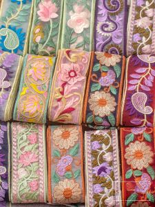 เสื้อผ้าสไตล์ชาติพันธุ์ฮันฟู DIY เส้นใยออร์แกนซ่าหนาสีสันสดใส ขอบลูกไม้ทั้งสองด้าน อุปกรณ์เย็บผ้าแบบทันสมัย