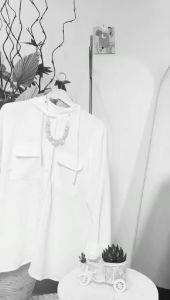 Kemeja Wanita Modern: Desain Elegan & Nyaman