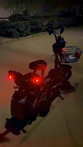 ไฟเตือนไ ฟแฟลช รถยนต์/รถมอเตอร์ไซค์ แบบไร้สาย8สี ไฟ LED กันการชน กันน้ำ มีรีโมตควบคุม สำหรับรถยนต์รถจักรยาน ควบคุมสัญญาณไฟแฟลช ผู้ที่ต้องการเพิ่มความปลอดภัยในการขับขี่