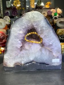 amethyst geode crystal cave 💯天然紫晶洞 玛瑙&黄幽灵边✅ 透亮紫晶体+黑发钛共生✅   高height: 24.5cm  宽width: 25.5cm x 14.5cm   洞hole: 4cm  重weight: 10.5kg  (如定制实木底座另加RM60) 📍Johor Bahru 区可自行取货或邮寄服务