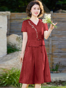 ชุดแต่งงานฤดูร้อน 2025 ชุดเดรสยาวแขนสั้นคอวีแฟชั่นสำหรับคุณแม่วัยกลางคนและผู้สูงอายุ ทรงเข้ารูป วัสดุโพลีเอสเตอร์