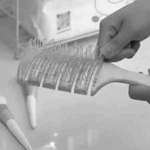 Original Magic Retractable Massage Comb Self Cleaning Hair Brush Massage Anti-Static Comb Hair