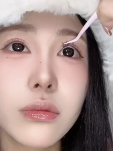 ใหม่! ขนตาปลอมแบบติดด้วยตนเอง 5D ความจุขนาดใหญ่ ขนตาปลอมแบบใช้ซ้ำได้ ขนตาล่าง ขนตาบนแบบพกพา ขนตาปลอมไร้กาวความจุขนาดใหญ่ ขนตาล่าง ไม่ต้องใช้กาว ขยายตา ติดทน ใช้ซ้ำได้ เหมาะสำหรับมือใหม่ [ไม่ต้องใช้กาว] ขนตาปลอมแบบคลัสเตอร์ 100-120 พร้อมกาวมีกาวในตัว รุ่นอ