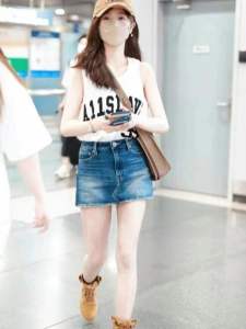 เสื้อกั๊กสปอร์ตแขนกุดพิมพ์ลายสไตล์อเมริกันสำหรับผู้หญิง ฤดูใบไม้ผลิและฤดูร้อน สีขาว ดีไซน์พิเศษ ผ้าฝ้ายแท้ 100%