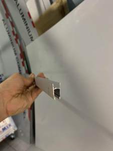 rell H etalase rell bingkai bawah kaca etalase panjang 1 meter Harga diatas per 1 Meter Gratis request ukuran mau berapa meter Harga tidak termasuk roda matexnya