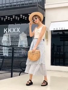 SPICYG Anti Slip Slipper New Summer Slippers Womens High-heeled Flip-flops Fashion Womens Sandals Non-slip Wedge With Thick Bottom Seaside Holiday Beach Shoes 人字拖 厚底拖鞋女