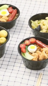 (25ชิ้น/แพ็ค) ถ้วยพลาสติกใส่อาหารพร้อมฝา ถ้วยใส่ซุป วัสดุ PP Food Grade เข้าไมโครเวฟได้ รุ่น BY สีดำ ขนาด 3004507501000 ML..