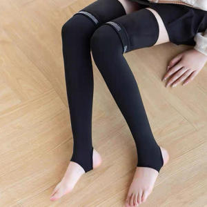 ถุงเท้ายาวเหนือเข่า ผ้ากำมะหยี่หนานุ่ม พร้อมแผ่นซิลิโคนกันลื่น ถุงเท้าสูงถึงต้นขา ถุงเท้าฤดูหนาวอุ่นๆ ถุงเท้าทรงสูง