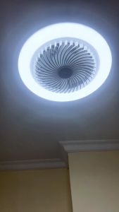 Basike 85-260V โคมไฟพัดลมเพดานหมุนได้ 3 ใน 1 30W พร้อมรีโมทคอนโทรลและฐานแปลงหลอดไฟ E27 สำหรับห้องนอน ห้องนั่งเล่น