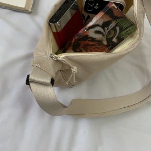 กระเป๋าเป้พาดลำตัว กระเป๋าสะาพยข้างแฟชั่น ผ้าไนลอนสวยงามสูงสุด ทรงแมสเซ็นเจอร์ -- V1