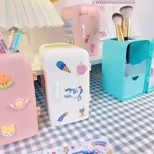 Am888 รูปแบบกล่องใส่ปากกา เพื่อใช้ในการเก็บของบนโต๊ะ สามารถเก็บปัญหาของ Am888 ได้ตามความต้องการ