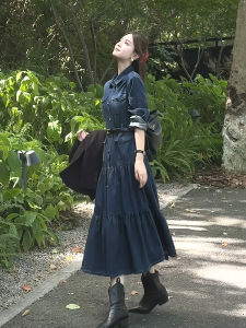 ชุดเดรสยีนส์คอโปโลแขนยาวทรงเอเอวสูงสไตล์เรโทรสำหรับผู้หญิงในฤดูใบไม้ร่วง ชุดเดรสยาวคลุมเข่าสไตล์เรโทรหรูหรา